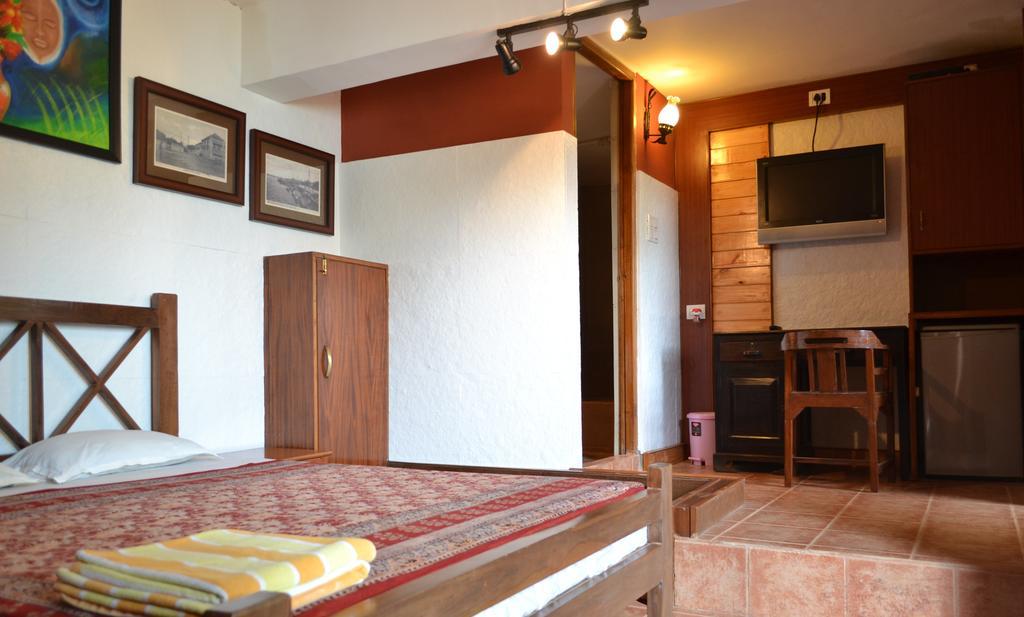 Casa Tropicana - Hotel & Homestays باناجي الغرفة الصورة