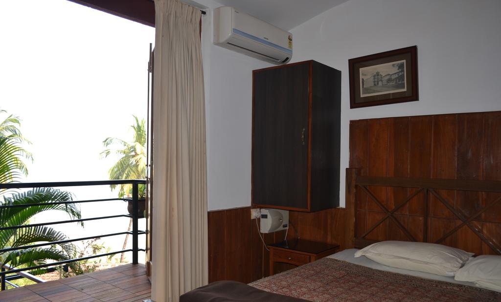 Casa Tropicana - Hotel & Homestays باناجي الغرفة الصورة